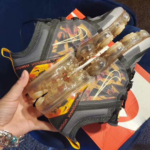 Nike Air Vapormax 2019 Special Edition - Picture 4 of 16